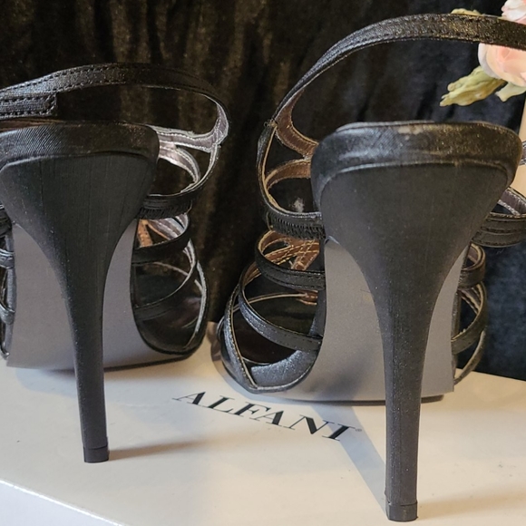 Charles David black 4 inch heels NWOT - Picture 9 of 10